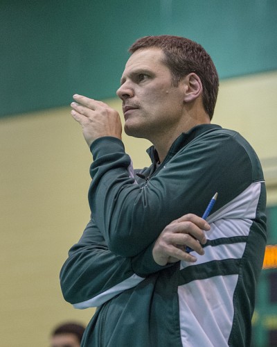 L'entra&icirc;neur de la formation masculine de volleyball Vert & Or, Marc Lussier.