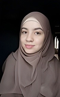 L'&eacute;tudiante&nbsp;Soukayna Lekhel, r&eacute;cipiendaire d'une bourse institutionnelle &agrave; la recherche de l'UdeS.