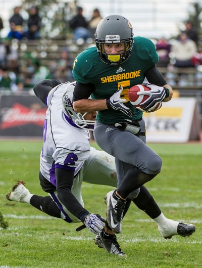 Francis Lapointe est l'un des trois porte-couleurs Vert & Or qui sera dans l'alignement de l&rsquo;&eacute;quipe de l&rsquo;Est lors du prochain D&eacute;fi Est-Ouest de football universitaire le 11 mai.