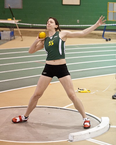 Pascale D&eacute;lisle a remport&eacute; cinq m&eacute;dailles, soit l'or au pentathlon, l'argent au saut en longueur et au relais 4&nbsp;x&nbsp;200 m&egrave;tres ainsi que le bronze au 300&nbsp;m&egrave;tres et au 60&nbsp;m&egrave;tres haies.