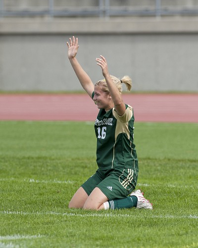 Chlo&eacute; Belhumeur-Limoges a eu toutes les raisons de c&eacute;l&eacute;brer, elle qui a marqu&eacute; deux fois en plus d'ajouter une mention d'assistance dans une victoire de 4&nbsp;&agrave;&nbsp;0 du Vert&nbsp;&&nbsp;Or face aux Gaiters de l'Universit&eacute; Bishop's.