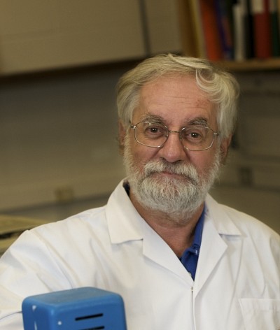 Hugues M&eacute;nard, professeur au D&eacute;partement de chimie