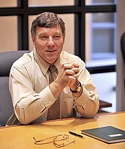 G&eacute;rard Lachiver, doyen de la Facult&eacute; de g&eacute;nie