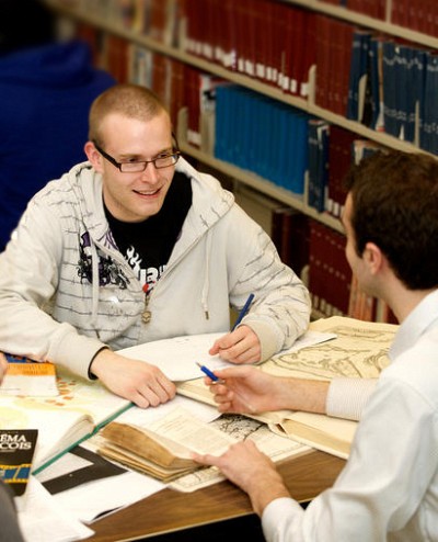 Gr&acirc;ce au nouveau profil Excellence, les &eacute;tudiants du baccalaur&eacute;at en histoire auront un avant-go&ucirc;t de la recherche aux &eacute;tudes sup&eacute;rieures.
