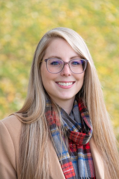 Catherine, bacheli&egrave;re en &eacute;tudes politiques appliqu&eacute;es, cheminement en relations internationales. &Agrave; la COP24, elle se concentrera sur la questions des technologies propres, notamment les v&eacute;hicules z&eacute;ro &eacute;mission au sein des &Eacute;tats-Unis et/ou de l'Union europ&eacute;enne.