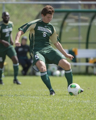 Gwen Duguet et ses co&eacute;quipiers de l'&eacute;quipe masculine de soccer Vert&nbsp;&&nbsp;Or ont connu la d&eacute;faite &agrave; deux reprises la fin de semaine derni&egrave;re, chaque fois par le pointage de 2 &agrave;&nbsp;0.
