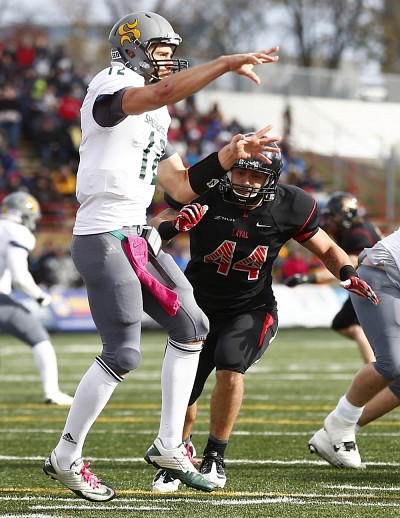 Le Vert&nbsp;&&nbsp;Or a subi la d&eacute;faite 38&nbsp;&agrave;&nbsp;3 face au Rouge et Or de l'Universit&eacute; Laval, dimanche au stade TELUS de Qu&eacute;bec.