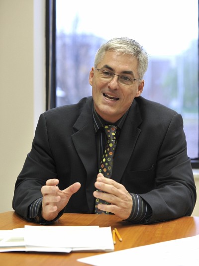 Jean-Pierre Brunelle, doyen de la Facult&eacute; d'&eacute;ducation physique et sportive de l'UdeS.