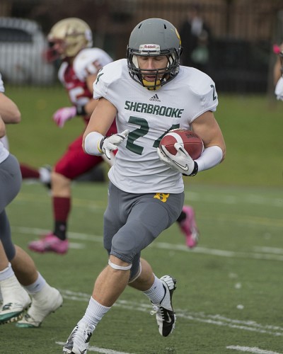 Le demi-d&eacute;fensif Simon Rivard a marqu&eacute; sur un retour d'interception de 82&nbsp;verges samedi, dans une victoire du Vert&nbsp;&&nbsp;Or face aux Stingers de l'Universit&eacute; Concordia.