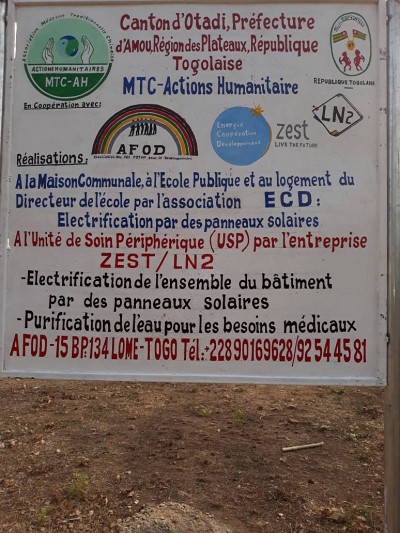 Panneau install&eacute; devant le dispensaire en janvier 2018