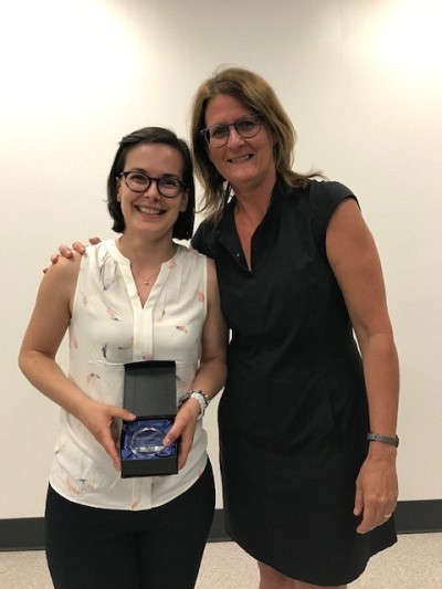 Mme Fanny Lapointe et Pre Nathalie Rivard, repr&eacute;sentante du doyen (vice-doyenne aux &eacute;tudes sup&eacute;rieures, &agrave; la recherche et &agrave; l'innovation).