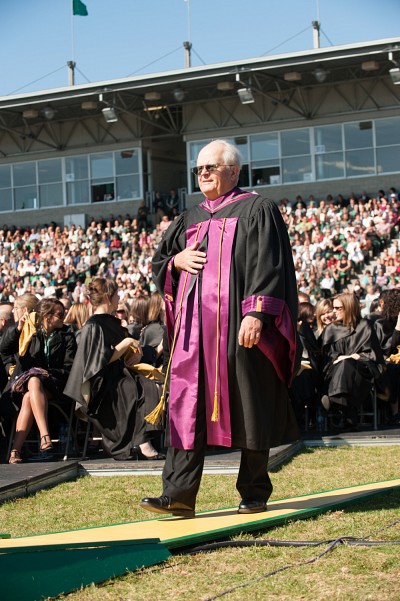 Mgr Gaumond a pris part &agrave; de nombreuses c&eacute;r&eacute;monies de collation des grades &agrave; l'UdeS.