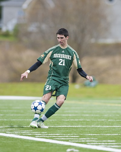 Le d&eacute;fenseur C&eacute;dric Le&egrave;s-M&eacute;lou a marqu&eacute; un des huit buts de son &eacute;quipe dans un gain face de 8-0.