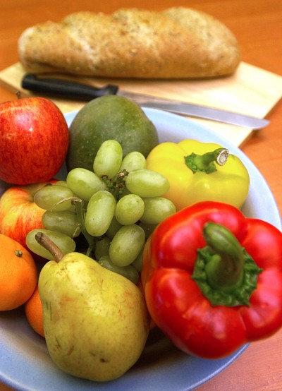 Selon l'enqu&ecirc;te, on observe la pr&eacute;sence d'un l&eacute;gume d'accompagnement, mais en quantit&eacute; insuffisante dans plusieurs &eacute;coles.
