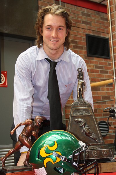 Pour une deuxi&egrave;me ann&eacute;e cons&eacute;cutive, Simon Charbonneau-Campeau a &eacute;t&eacute; &eacute;lu joueur par excellence au Qu&eacute;bec.