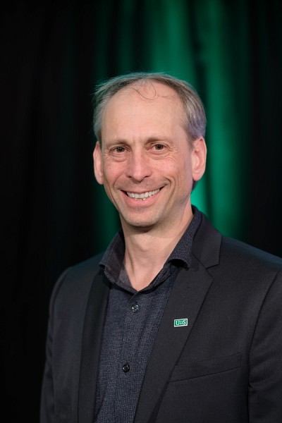 Dominique Drouin, professeur &agrave; la Facult&eacute; de g&eacute;nie depuis plus de 25 ans, &eacute;volue aussi &agrave;&nbsp;l&rsquo;Institut interdisciplinaire d'innovation technologique (3IT).