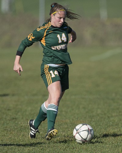 Laura Veilleux est maintenant au troisi&egrave;me rang des meilleures marqueuses du RSEQ en soccer universitaire f&eacute;minin, gr&acirc;ce &agrave; sept buts.