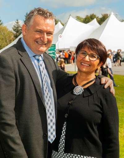 Luc Pinard et Soucila Badaroudine travaillent &agrave; l'UdeS depuis de nombreuses ann&eacute;es, l&agrave; o&ugrave; ils se sont rencontr&eacute;s et m&ecirc;me mari&eacute;s.