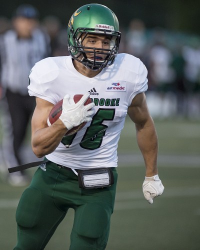 Le r&eacute;cipiendaire en pleine action, lors du match du 3 septembre contre les Gaiters de Bishop's.