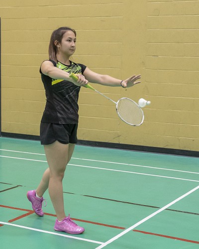 Nadira Usmanova est &eacute;tudiante au baccalaur&eacute;at en psychologie et fait partie de l'&eacute;quipe de badminton du Vert & Or. 