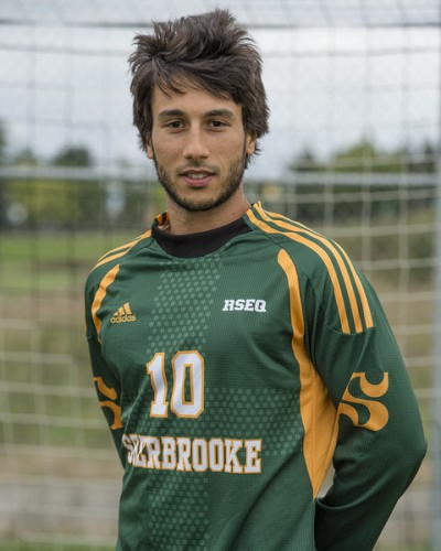 Ahmed Ghachem, &eacute;tudiant au doctorat en g&eacute;rontologie et athl&egrave;te du Vert & Or (soccer).