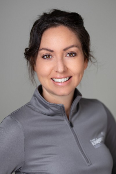 Genevi&egrave;ve &Eacute;mond joue &eacute;galement un r&ocirc;le de repr&eacute;sentation aupr&egrave;s des instances politiques.