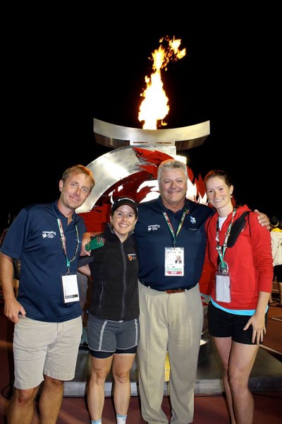 Jo&euml;lle Savard (&agrave; droite) a &eacute;t&eacute; l'une des premi&egrave;res stagiaires de l'Universit&eacute; de Sherbrooke &agrave; &ecirc;tre embauch&eacute;e par les Jeux du Canada en 2011. Elle y a d'ailleurs d&eacute;got&eacute; un emploi &agrave; la fin de ses &eacute;tudes.