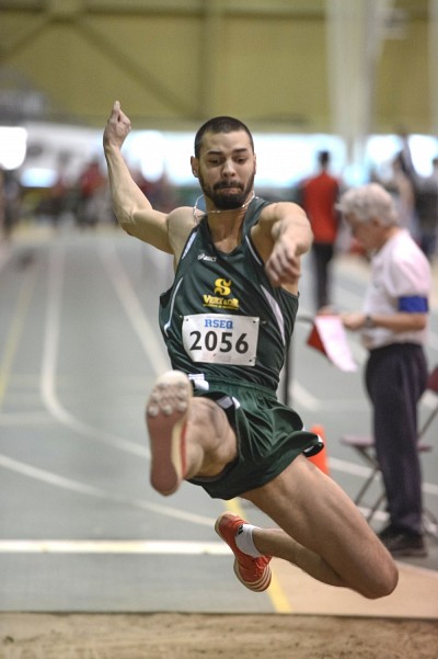 Olivier Huet a remport&eacute; la m&eacute;daille d'or au triple saut samedi &agrave; Edmonton dans le cadre du Championnat SIC d'athl&eacute;tisme 2013.