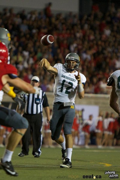 J&eacute;r&eacute;mi Roch a retrouv&eacute; ses rep&egrave;res, lui qui a amass&eacute; 340&nbsp;verges de gains et compl&eacute;t&eacute; 4&nbsp;passes de touch&eacute;s, vendredi soir face aux Redmen de l'Universit&eacute; McGill.