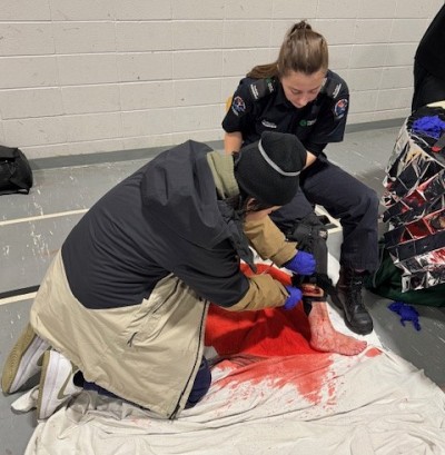 Les &eacute;l&egrave;ves du secondaire d&rsquo;Opitciwan&nbsp;d&eacute;couvrent les kiosques anim&eacute;s par nos futures professionnelles et futurs professionnels de la sant&eacute;.