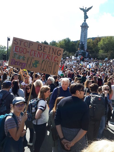 Annabelle Vellend, tout &agrave; gauche sur la photo, nourrit les r&eacute;flexions que son p&egrave;re, le professeur Mark Vellend, m&egrave;nent sur les fa&ccedil;ons de diminuer l'empreinte de leur famille.