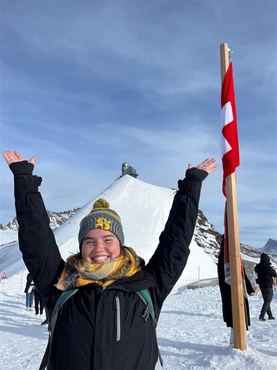 P&eacute;n&eacute;lope Montminy, lors d'une randonn&eacute;e en Suisse.