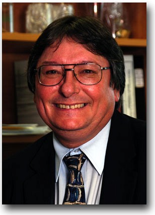 Le professeur Jean Desrochers de la facult&eacute; d'administration