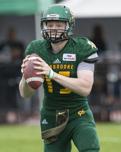 La recrue au poste de quart-arri&egrave;re Xavier Owens a &eacute;t&eacute; le troisi&egrave;me pivot &agrave; &ecirc;tre utilis&eacute; par le Vert & Or cet automne.