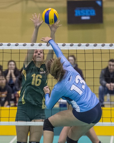 Les Citadins de l'UQAM ont surpris le Vert & Or vendredi soir et l'ont emport&eacute; 3-2 pour signer un premier gain &agrave; vie contre l'UdeS, en volleyball f&eacute;minin