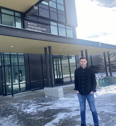 Guillaume Blain, &eacute;tudiant &agrave; la ma&icirc;trise en g&eacute;nie &eacute;lectrique, est r&eacute;cipiendaire de la prestigieuse bourse d'excellence de la Facult&eacute; de g&eacute;nie.