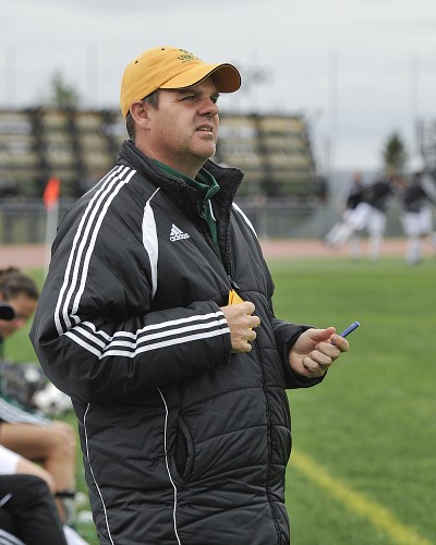 L'entra&icirc;neur Guy Smith n'&eacute;tait pas heureux de la tenue de son &eacute;quipe malgr&eacute; la victoire.