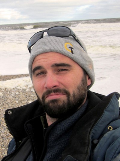 Le Pr Fr&eacute;d&eacute;ric Bouchard&nbsp;se sp&eacute;cialise, entre autres, sur l&rsquo;&eacute;tude du perg&eacute;lisol, des lacs des milieux froids (arctique et subarctique), des pal&eacute;oenvironnements (s&eacute;diments lacustres) et des &eacute;missions&nbsp;de gaz &agrave; effet de serre (GES) comme le CO2&nbsp;et le m&eacute;thane en Arctique.