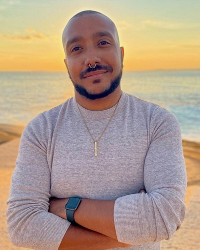 Travailleur social, chercheur et activiste,&nbsp;Vincent Mousseau a prononc&eacute; une conf&eacute;rence le mardi 29 mars &agrave; propos de l'histoire intersectionnelle chez les communaut&eacute;s LGTBQ+ nord-am&eacute;ricaines.