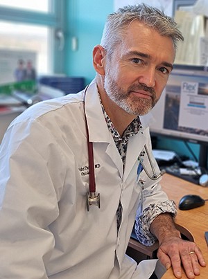 Pr Michel Pavic, directeur de la recherche m&eacute;dicale en oncologie de l&rsquo;IRCUS