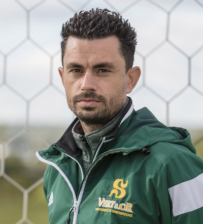 L'entra&icirc;neur de l'&eacute;quipe f&eacute;minine de soccer Vert & Or, Tony Perrier.