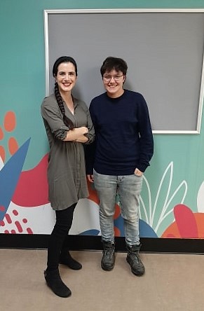 La Pre Julie-Christine Cotton, &agrave; gauche, et S&eacute;r&eacute; Beauchesne L&eacute;vesque du GATUS, aussi auxiliaire de recherche dans son &eacute;quipe de recherche.