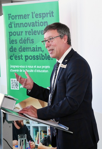 Le Pr Jean-Pierre Perreault, recteur, UdeS