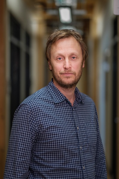 David Morin, professeur &agrave; l'&Eacute;cole de politique appliqu&eacute;e et cotitulaire de la Chaire UNESCO-PREV, est l'un des auteurs du rapport transversal.