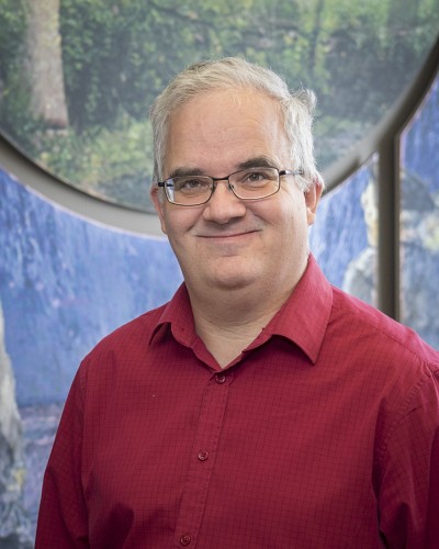 Pr Yves Couturier, titulaire de la Chaire de recherche du Canada sur les pratiques professionnelles d'int&eacute;gration des services en g&eacute;rontologie.