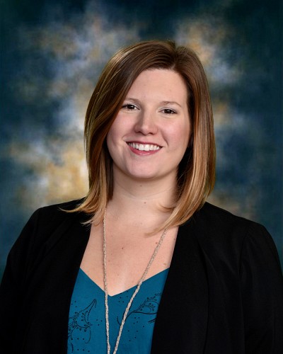 Bianca B-Lamoureux a obtenu son doctorat en &eacute;ducation &agrave; l&rsquo;Universit&eacute; de Sherbrooke et poursuit son engagement comme chercheuse et professeure r&eacute;guli&egrave;re responsable du DESS en Gestion scolaire &agrave; l&rsquo;Universit&eacute; T&Eacute;LUQ.