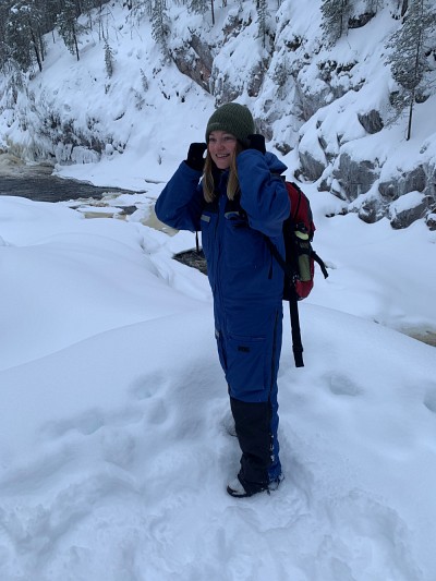 De sa propre initiative, l'&eacute;tudiante a d&eacute;nich&eacute; un stage dans une &eacute;quipe de recherche en Finlande, o&ugrave; elle &eacute;tait responsable de mesurer les taux de m&eacute;thane dans les sols d'un parc national. 