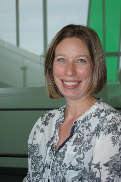 La professeure Nadine Lanct&ocirc;t analyse les activit&eacute;s d&eacute;linquantes des filles, en comparaison avec celles des gar&ccedil;ons.