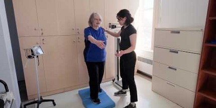Vieillissement : la chaire de recherche qui fait bouger les idées reçues, les élans de générosité et les pratiques