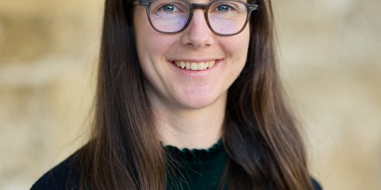 Anya Leenman, spécialiste de l'étude des rivières, des aménagements anthropiques et des changements climatiques